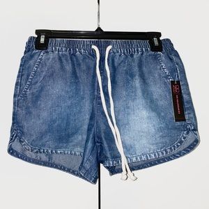no boundaries dark wash jean shorts.